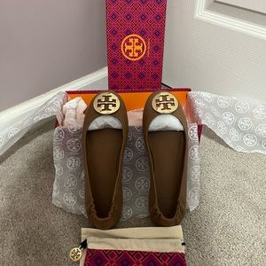 Like NEW Tory Burch Minnie Travel Ballet with Metal Logo in Royal Tan/ Gold